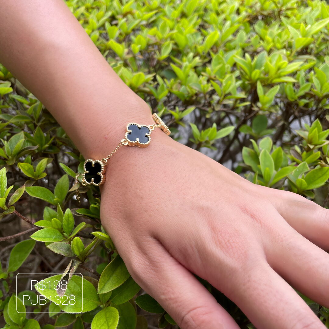 Pulseira V@n Cleef c/ 3 Pingentes Preta Lisa Dourada